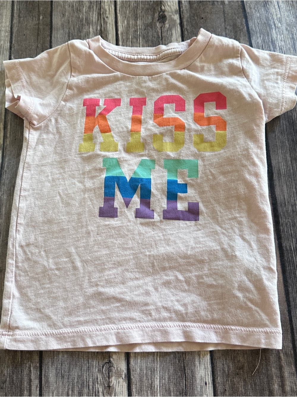 Peek "Kiss Me" rainbow graphic baby tee
